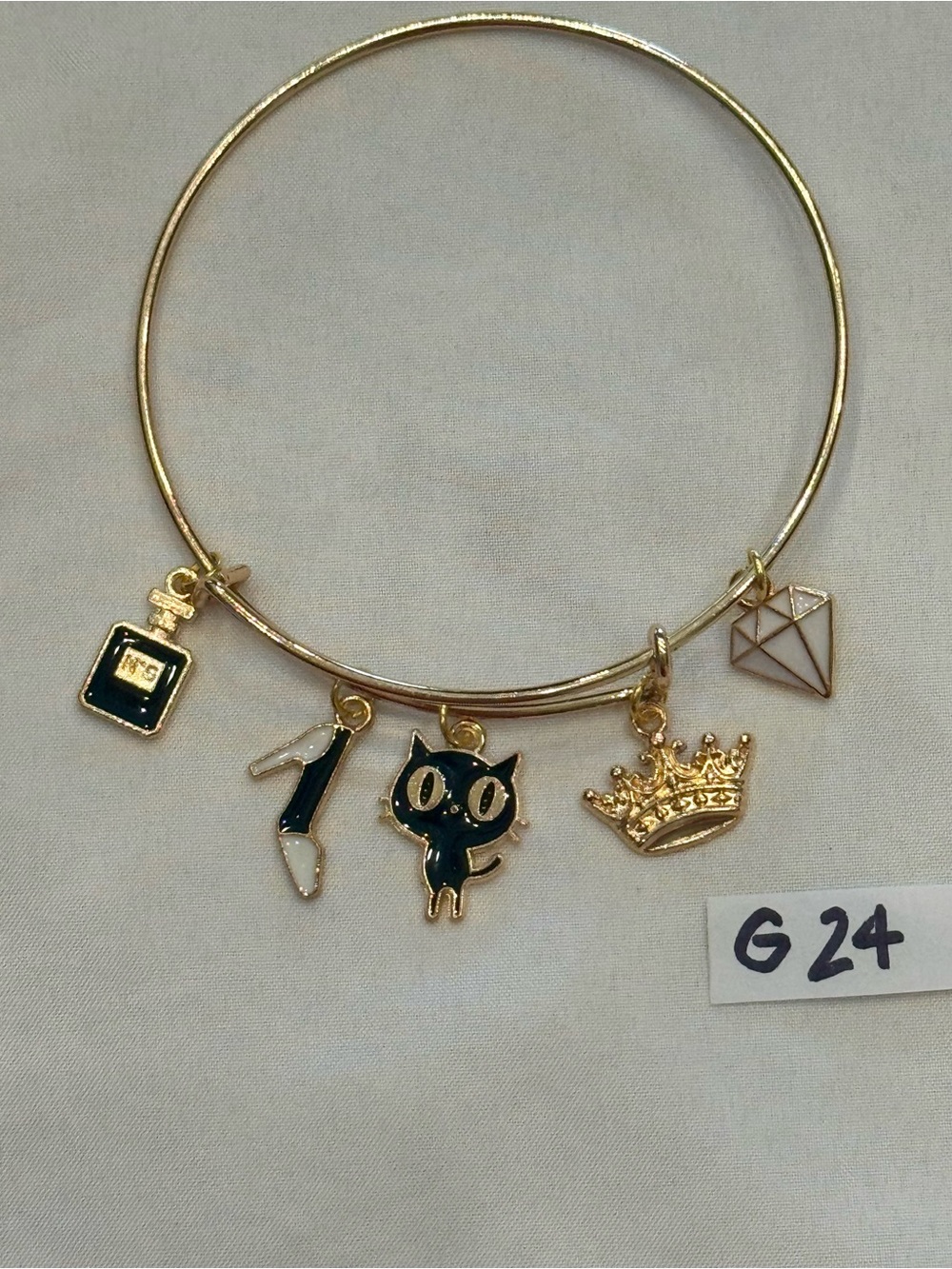G24 Black White Bling Crown Cat Charm Bangle Bracelet